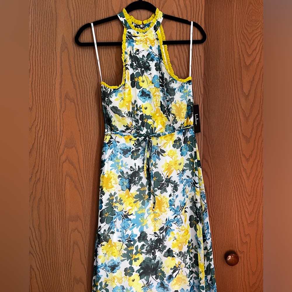 Lulu maxi dress. White with yellow accents. Size small. Great condition.